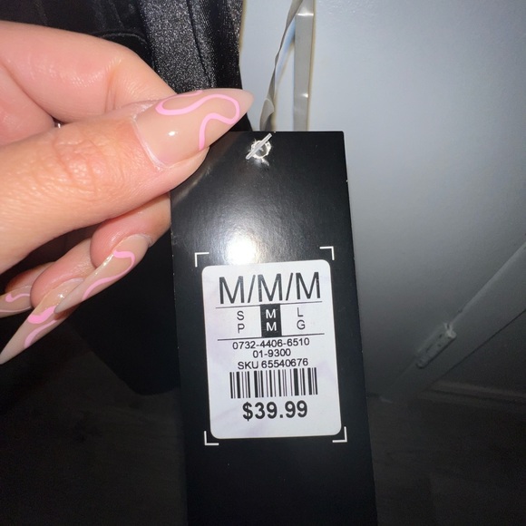 Black dress - Picture 2 of 3